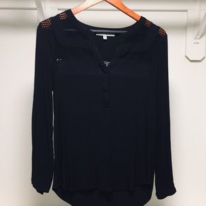 Daniel Rainn V neck top.  Mesh detail. Sz Small